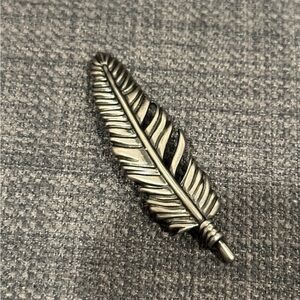 SOLD————NWT Coach Feather Souvenir Pin 36148